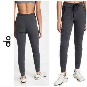 Alo Yoga Urban Moto Sweatpant in Gray Anthracite XS